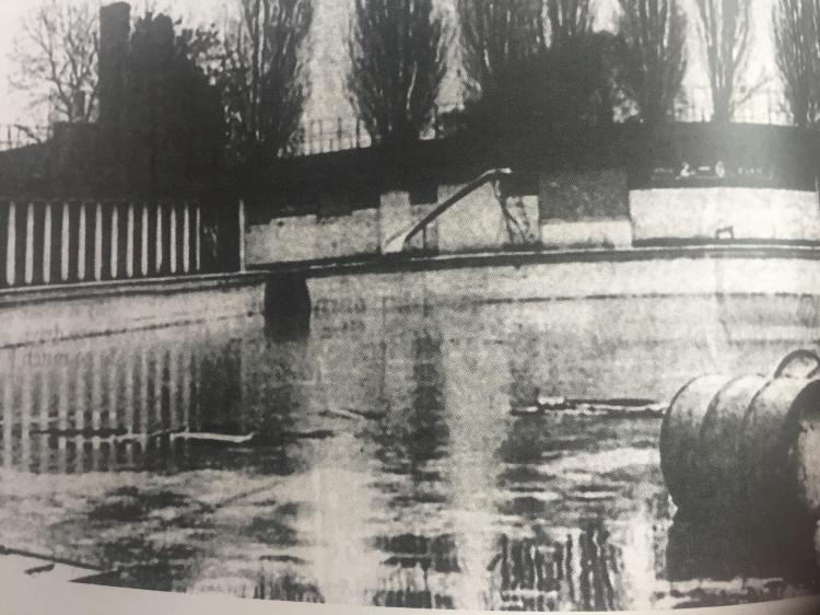 Rowntree Park swimming pool 1980s