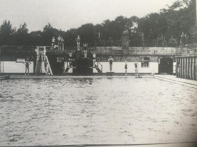 Rowntree Park swimming pool 1940s